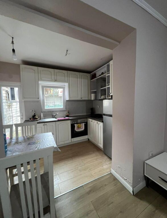 APARTAMENT ME QERA 2+1 STACIONI TRENIT 50.000 LEKE