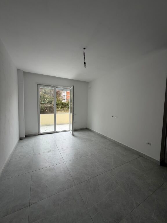 Appartamento super investito 1+1 in vendita nella zona di Shkëmbi i Kavajës 🌊