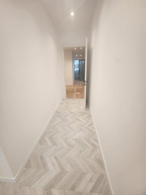 JEPET ME QIRA AMBIENT PER ZYRE PRANE AIR ALBANIA 179 M2