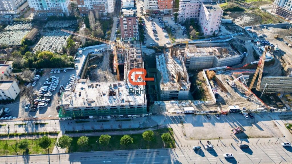 Tek Bulevardi i Ri Shitet Apartament 2+1+2 Me Planimetri Perfekte !