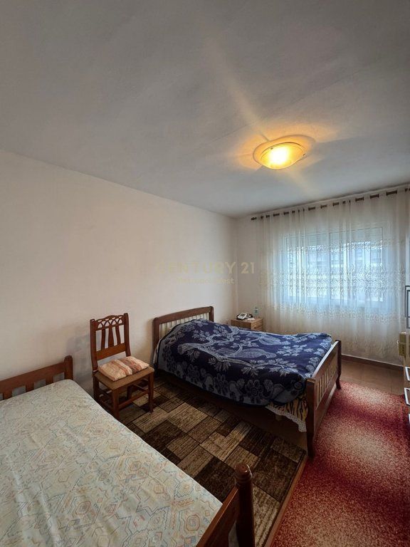 SHITET APARTAMENT 2+1 TEK ISH TREGU ELEKTRIK