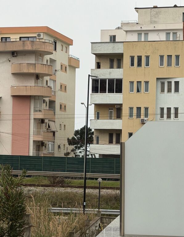 Appartamento super investito 1+1 in vendita nella zona di Shkëmbi i Kavajës 🌊