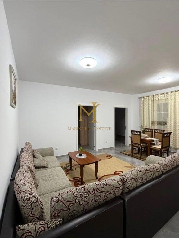 Apartament 2+1 me qera ne qender te spitalles !!