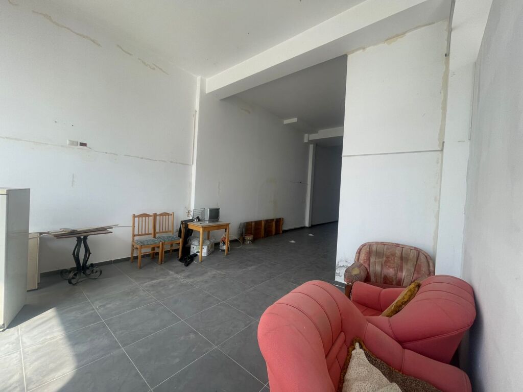 SHOP FOR SALE IN THE NEW RING  145 M2