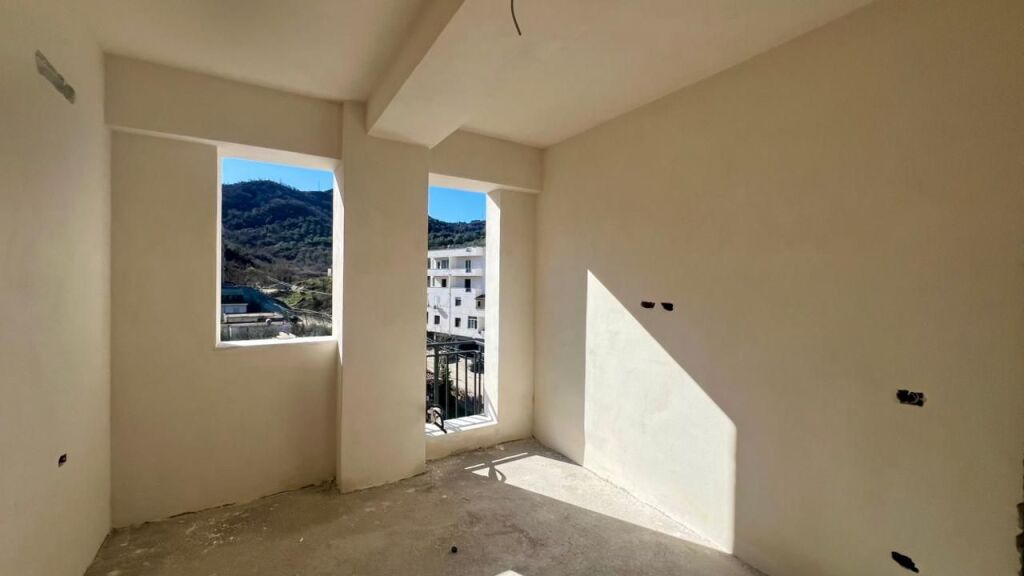 SHITET : 1+1+2 Ballkone📍Liqeni i That (Buze Liqeni - Vije e Pare) - 117.000€ - S.52m² - Okazion Momenti🔥