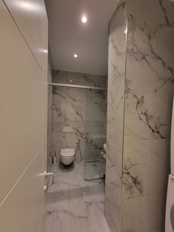 Jepet me Qira Apartament 1+1 tek Rruga e Durrësit !