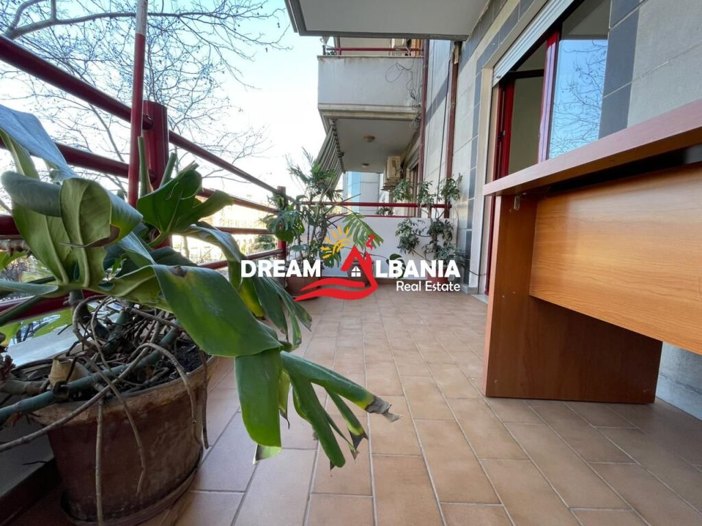 Jepet me qera ambient per zyra tek rruga e Kavajes, prane Garden Building (ID 42214500)