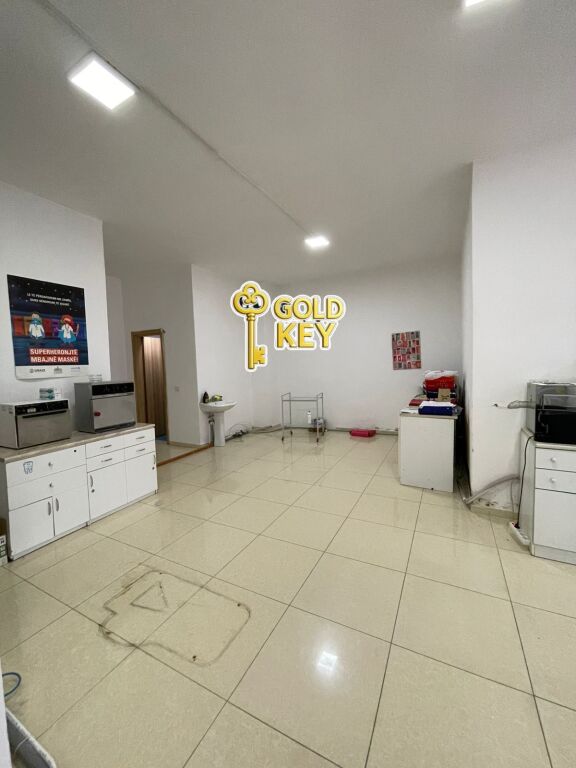 🏢 AMBIENT BIZNESI ME QERA POLIKLINIKA DURRES