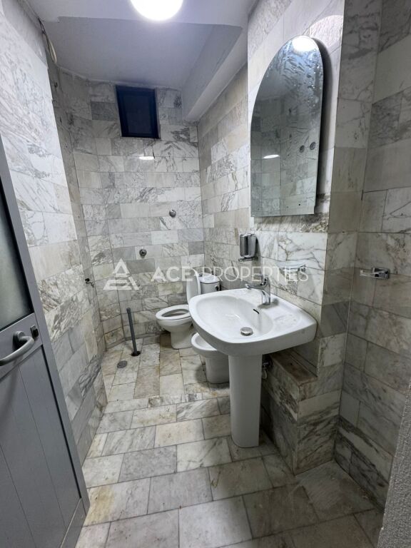 Jepet ambient biznesi me qera- prane Qemal Micit, Durres