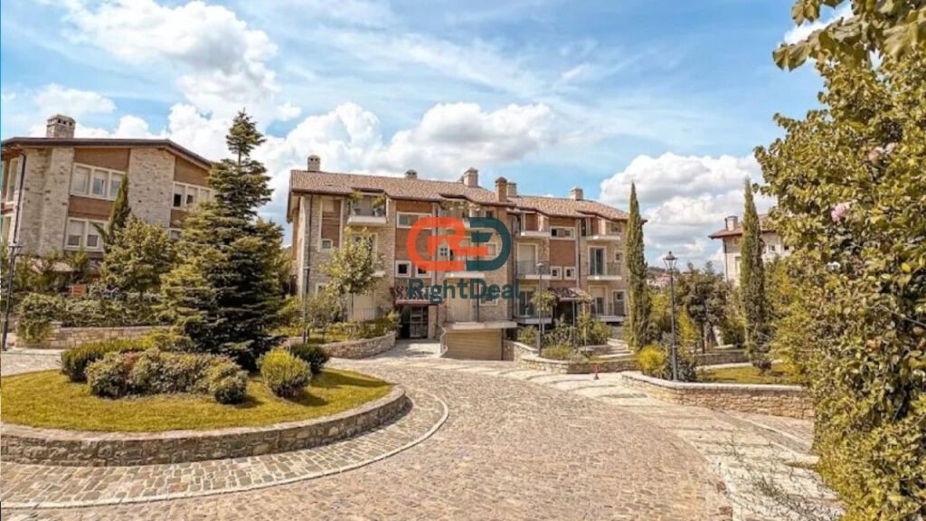 Prane Teg, Tek Rezidenca Secret Garden Shitet Apartament 3+1+2 Me Planimetri Te Rregullt!!