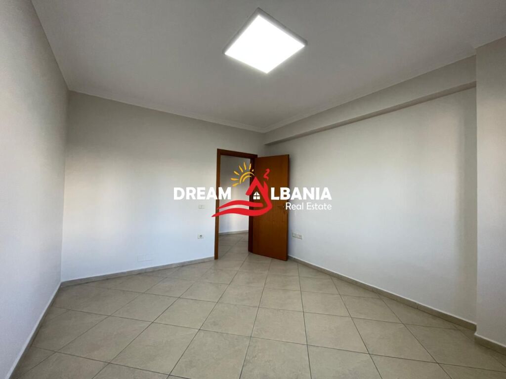 Jepet me qera ambient per zyra tek rruga e Kavajes, prane Garden Building (ID 42214500)