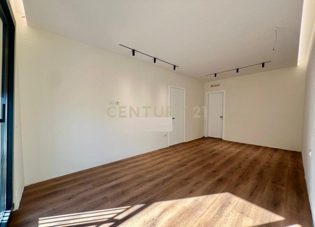 SHESIM SUPER APARTAMENT 2+1+2 me POST PARKIMI, LIQENI THATË‼️