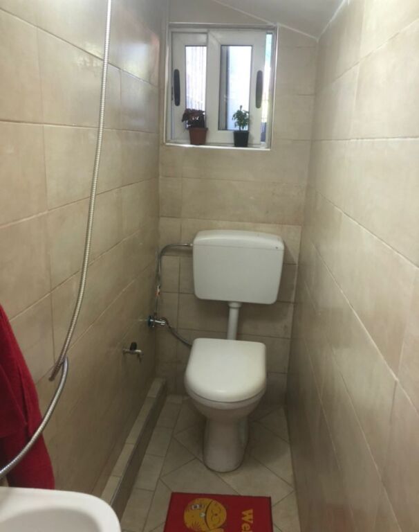 📢 Jepet me qera ambient pranë Spitalit Amerikan 2 – Rruga e Dibrës