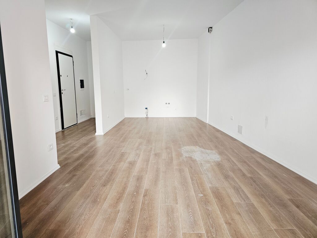 Zyre me Qira ne Rr. Kavaje Galeri Roma