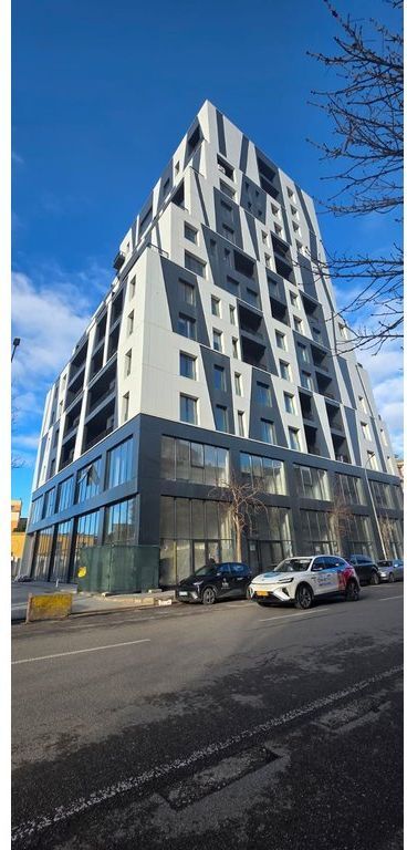 AMBIENT KOMERCIAL 200 M² ME VIZIBILITET MAKSIMAL