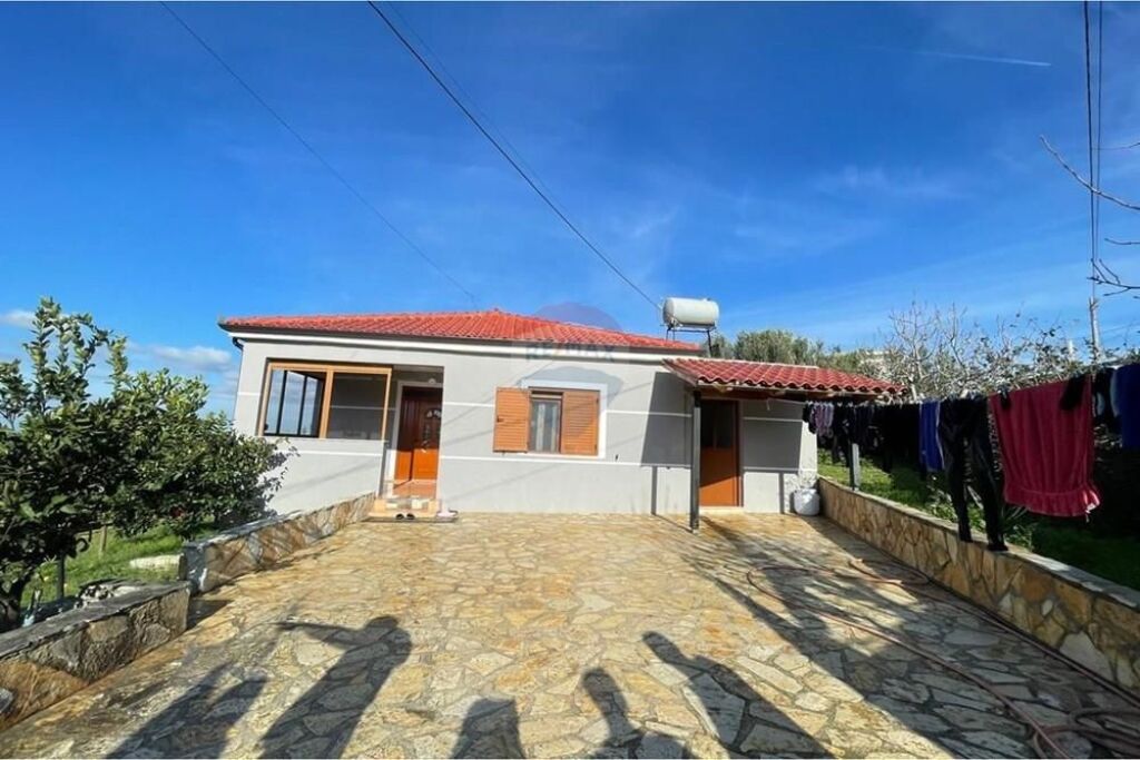 Shtëpi Private – Për Shitje, larg zhurmes dhe me pamje nga deti