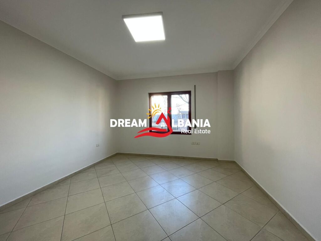 Jepet me qera ambient per zyra tek rruga e Kavajes, prane Garden Building (ID 42214500)
