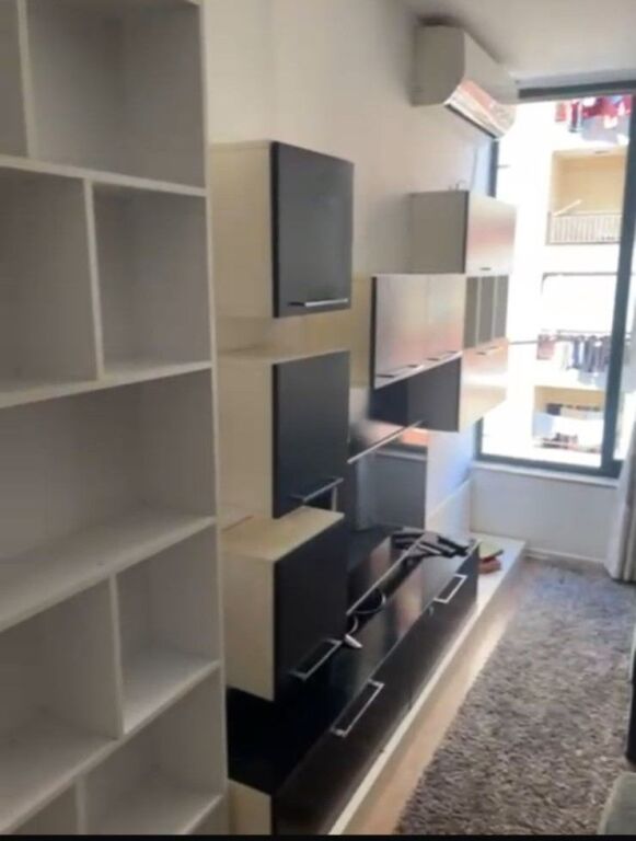 🏢Yzberisht,prane Alb Market jepet me qera apartament 2+1,i mobiluar 400Euro