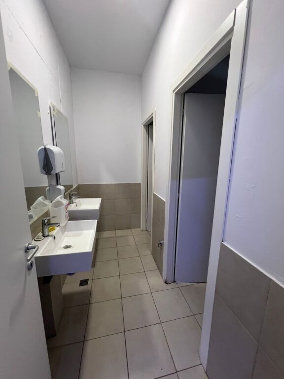 ZYRE ME QERA 361 M2 ZOGU I ZI 5.800 EURO