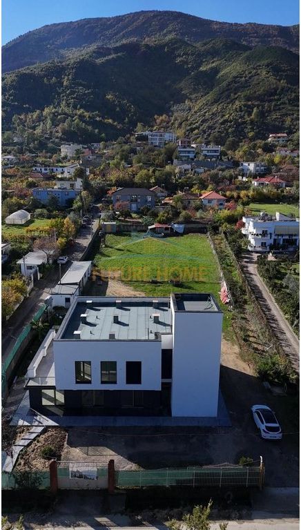 Qera, Godine biznesi + Tokë, Berzhitë