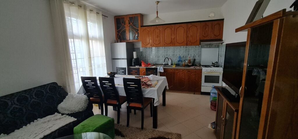 Kafja rremes , kati1 i viles me qera