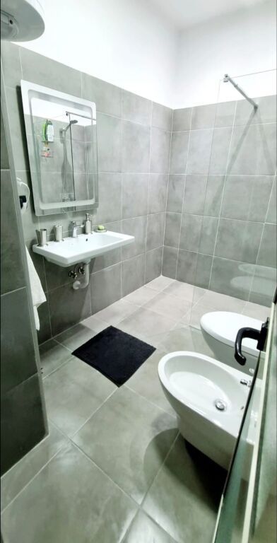 SHTEPI PRIVATE PER QERA TEK PAZARI I RI