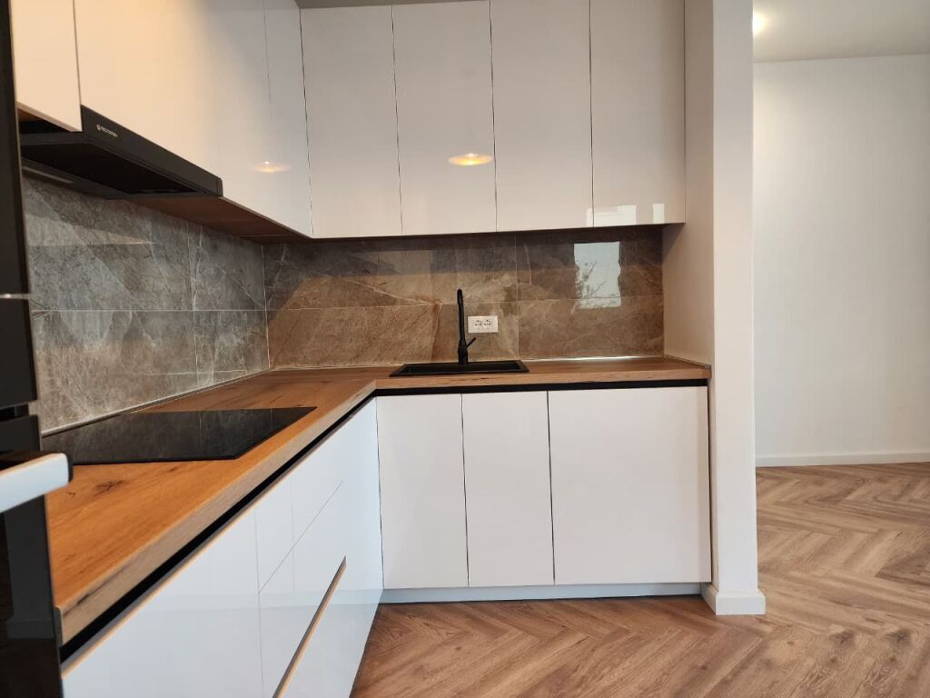 🏠 Jepet me Qera: Apt. 2+1+2 wc &amp; 1 Verand ( 📍Fresk - Muraga ) Sapo investuar || 100% e re ✨️ 500€ / Muaji 💶