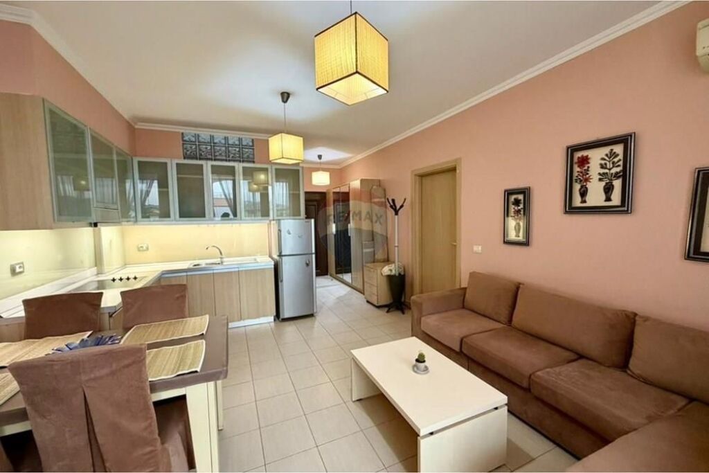 -Apartament 1+1 Parkim për Qira - Rruga Peti
