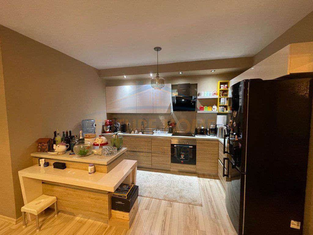 Shitet, Apartament 2+1+2, Qytet Studenti, Tiranë. PARK64327