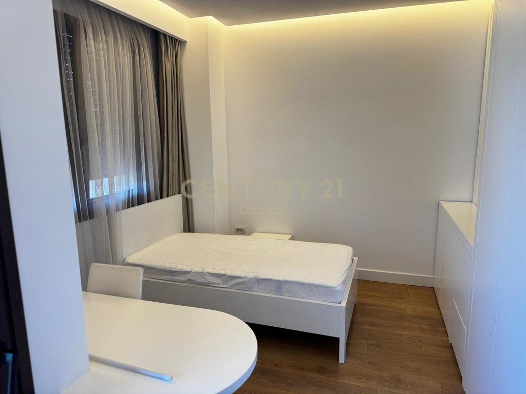 Duplex Moderno in Affitto – Centro, Tirana
