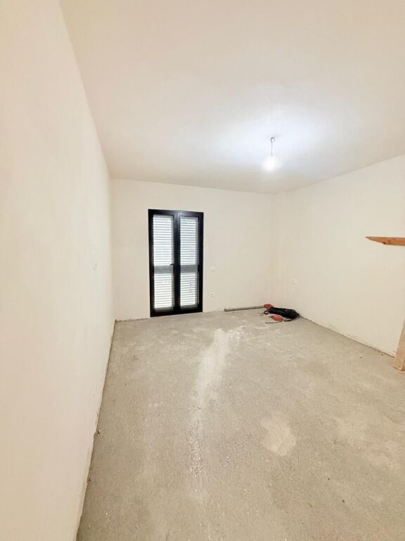 JEPET ME QERA KATI I DYTE I NJE VILE TEK MUZEUMI, DURRES