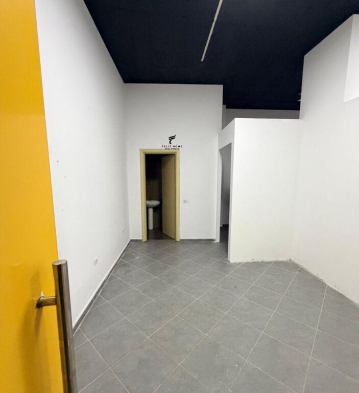 ZYRE ME QERA 75 M2 ISH PARKU 34.000 LEKE