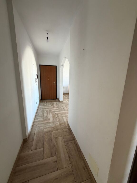 Jepet me qira apartament 2+1 + 2 tualete Tek Spitali ne Durres