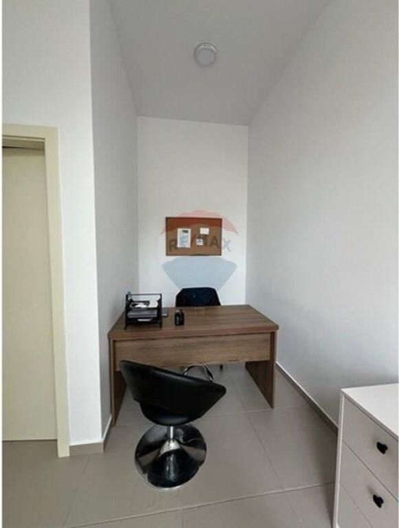 Negozio in affitto in Via Barricade, Tirana