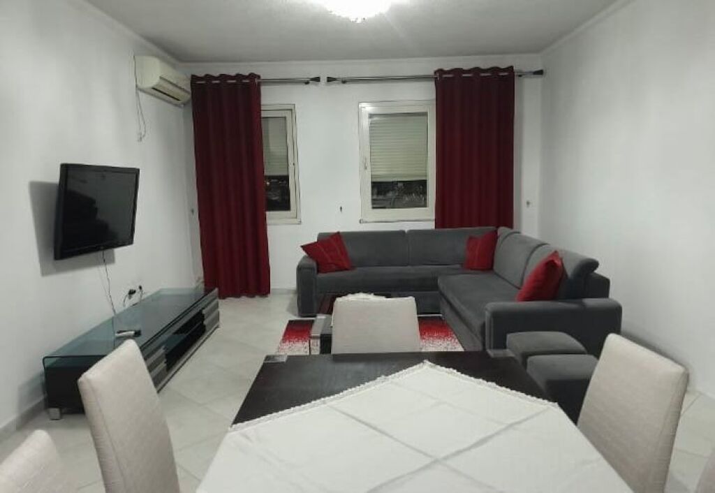 Jepet Me Qera Apartament 2+1+1 Ballkon