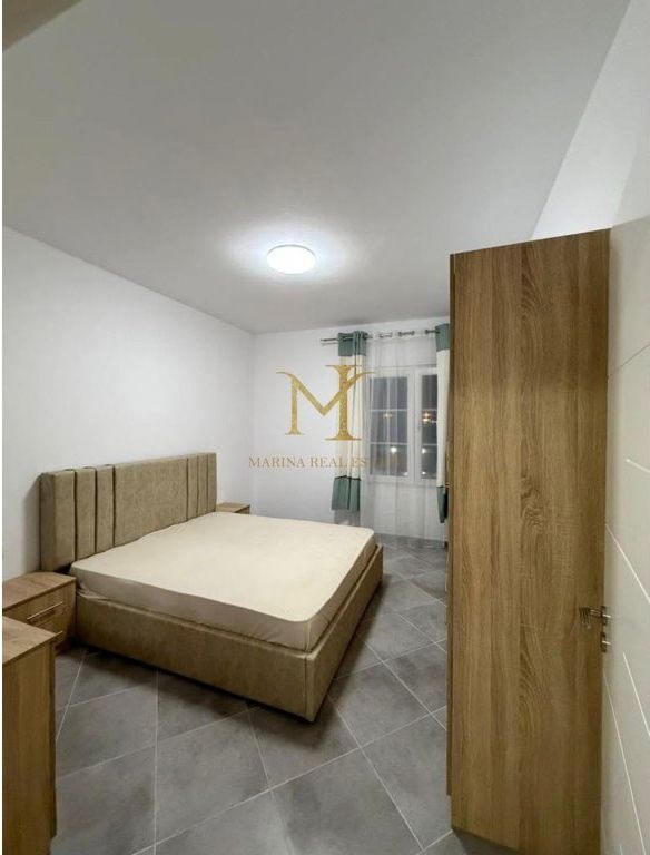 Apartament 2+1 me qera ne qender te spitalles !!