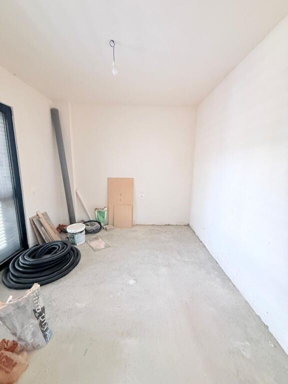 JEPET ME QERA KATI I DYTE I NJE VILE TEK MUZEUMI, DURRES