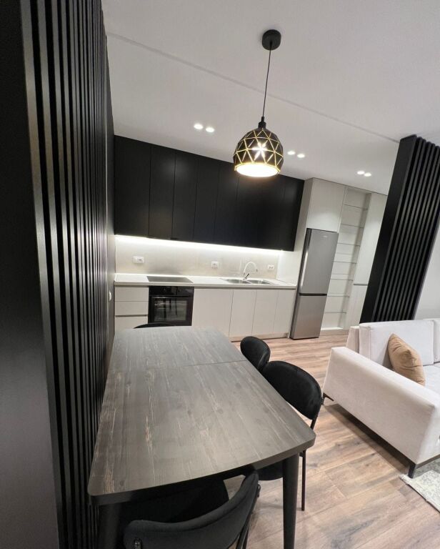 2+1,i mobiluar luks,te fushe e aviacionit,cmimi 700 euro