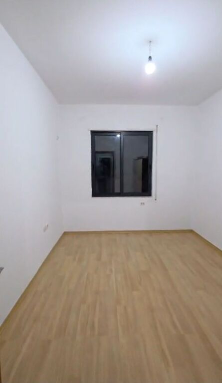 Astir , 2+1+2wc per qera bosh