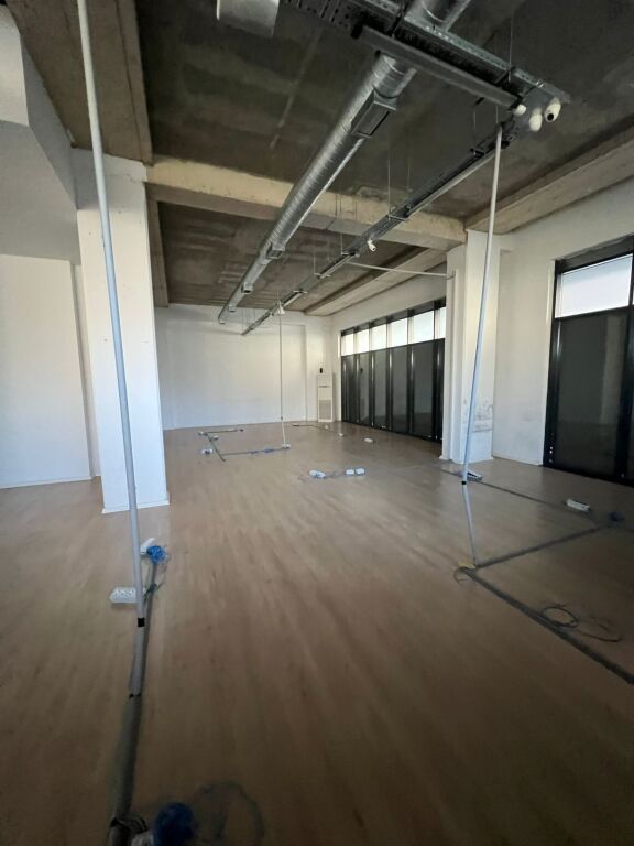 ZYRE ME QERA 361 M2 ZOGU I ZI 5.800 EURO