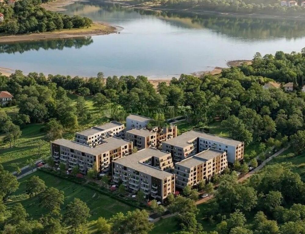 Lago di Paskuqan, Vendesi Appartamento 1+1 !