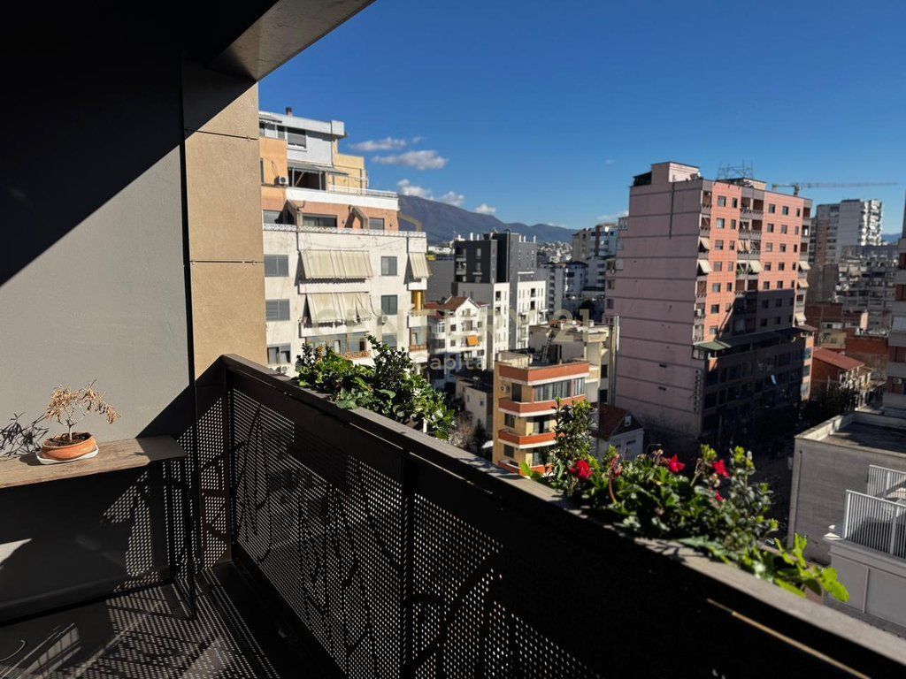 Duplex Moderno in Affitto – Centro, Tirana