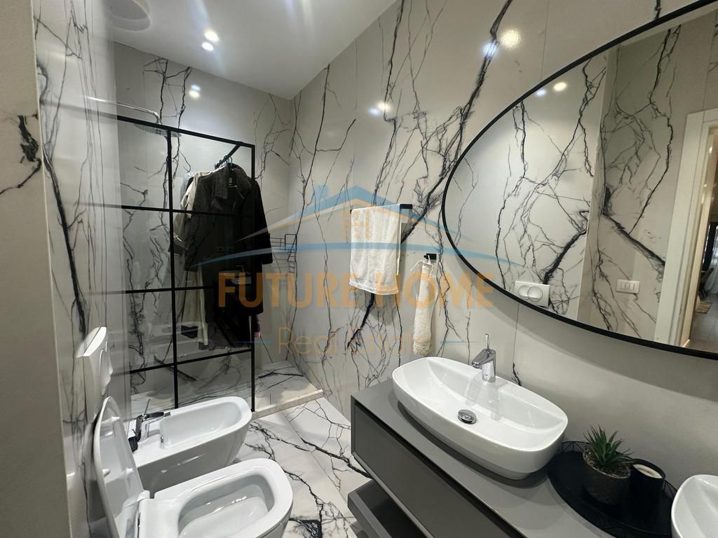 Qera, Apartament 3+1+2+Post Parkim, Rruga e Kosovarëve, Tiranë 2,300 €