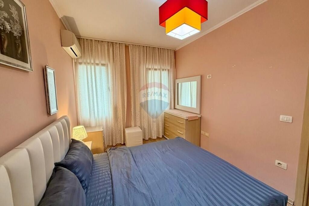 -Apartament 1+1 Parkim për Qira - Rruga Peti