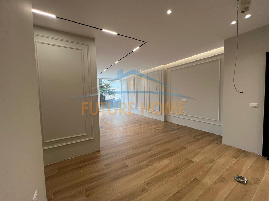 Shitet, Apartament 2+1+2+Garderobe, Komuna e Parisit