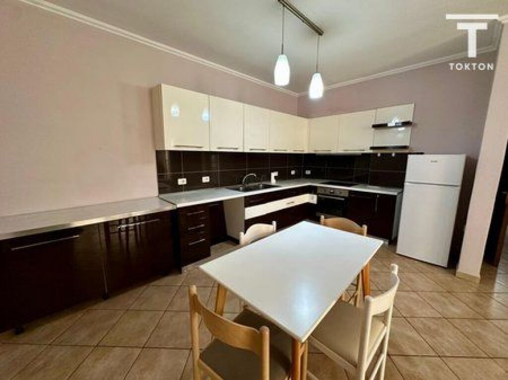 QIRA, APARTAMENT 2+1+ DEPO, UNAZA E RE, TIRANË