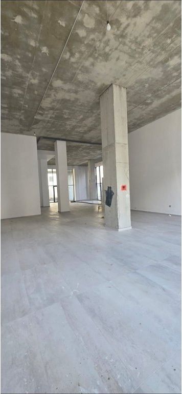 LOCALE COMMERCIALE IN VENDITA 200M2 SULLA STRADA PRINCIPALE, IN CENTRO