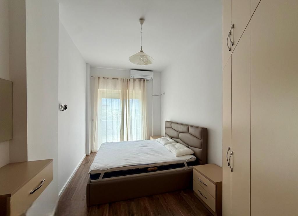 APARTAMENT 1+1 ME QERA FRESKU