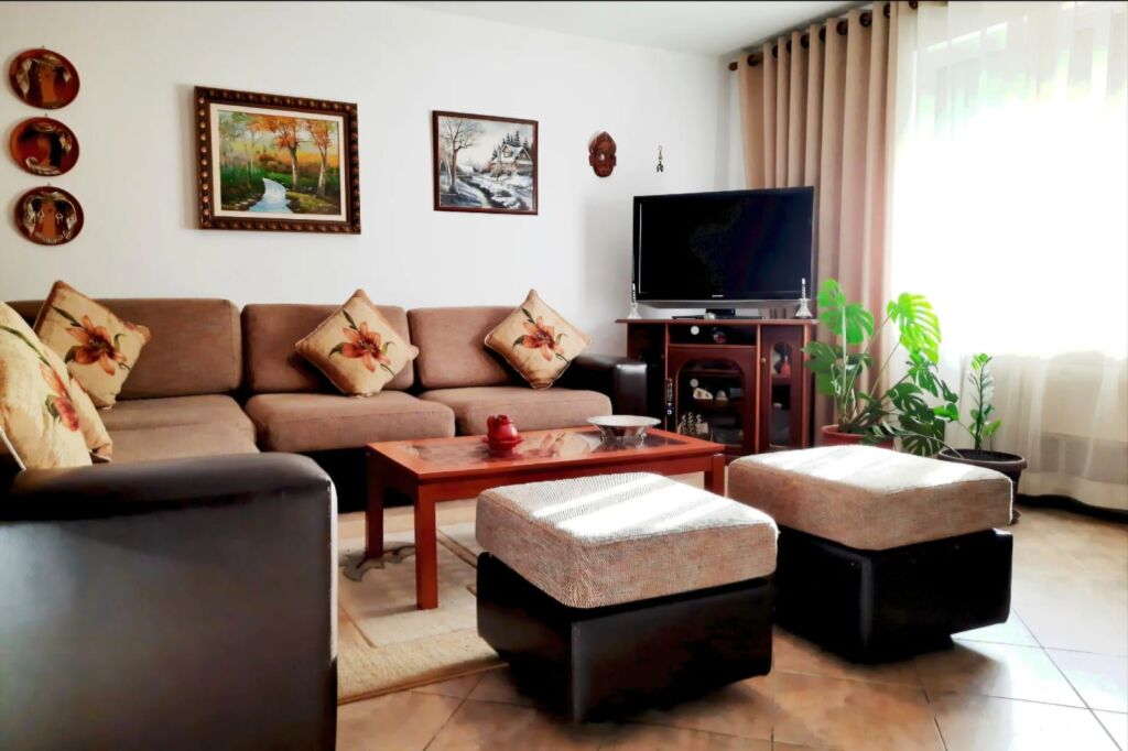 🏡 SHTËPI PRIVATE ME QIRA – Pazari i Ri