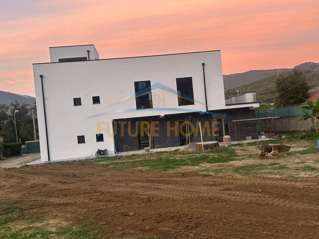 Qera, Godine biznesi + Tokë, Berzhitë